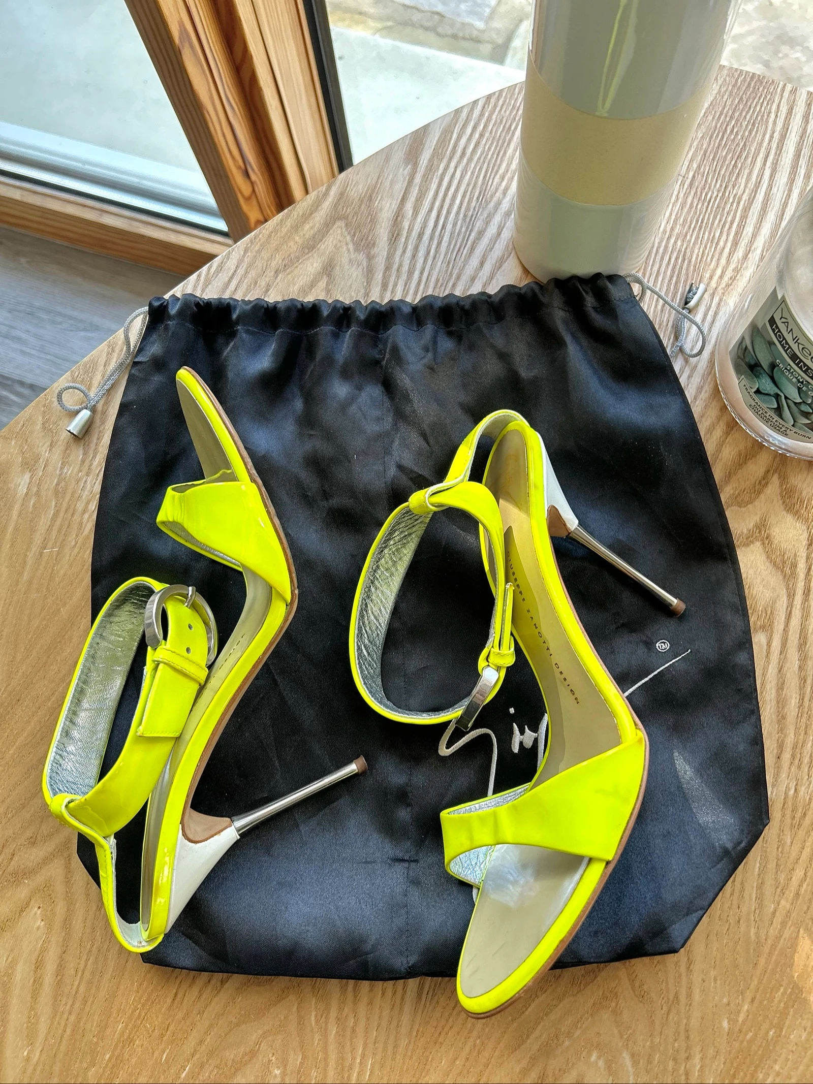 Sandales à talons en cuir vernis jaune fluo néon talons 10,5cm Pointure 39 1/2 Guiseppe Zanotti – photo 9
